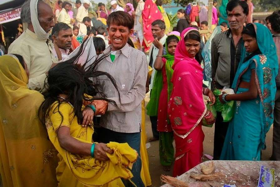 মানুষের বিশ্বাস, কারও ওপর কোন অশরীরী আত্মা বা অশুভ শক্তি ভর করলে এই মন্দিরে তাকে নিয়ে এলে সে সম্পূর্ণ সুস্থ হয়ে ওঠে। এই মন্দির চত্বরের আশপাশে এলেই আপনি বর্তমান অস্তিত্বের কথা ভুলেই যাবেন। যেন এক অন্য জগতে আপনি প্রবেশ করেছেন। চারিদিকে আর্তনাদ, কান্না ও ভয়ঙ্কর শব্দ সব মিলিয়ে এক গা ছমছমে পরিবেশ।