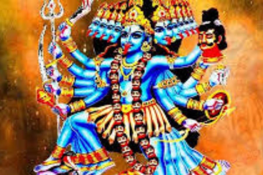 আগে এই পুজো পুড়াটুলি এবং অন্যান্য কয়েক জায়গায় হলেও ১৯৮৫ সাল থেকে শহরের গঙ্গাবাগ এলাকায় পাকাপাকিভাবে এই পুজো শুরু হয়। এই প্রতিবেদনটি ‘আনন্দ উৎসব’ ফিচারের একটি অংশ।