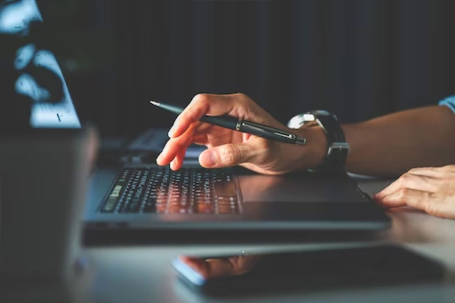 Husband spends family savings on girl met in website while his wife was battling cancer