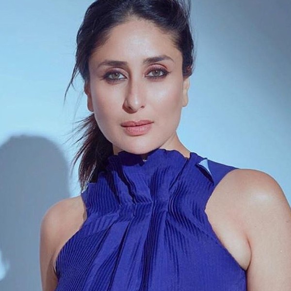 চোখের মেক আপ হালকা রাখেন করিনা কপূর খান। 