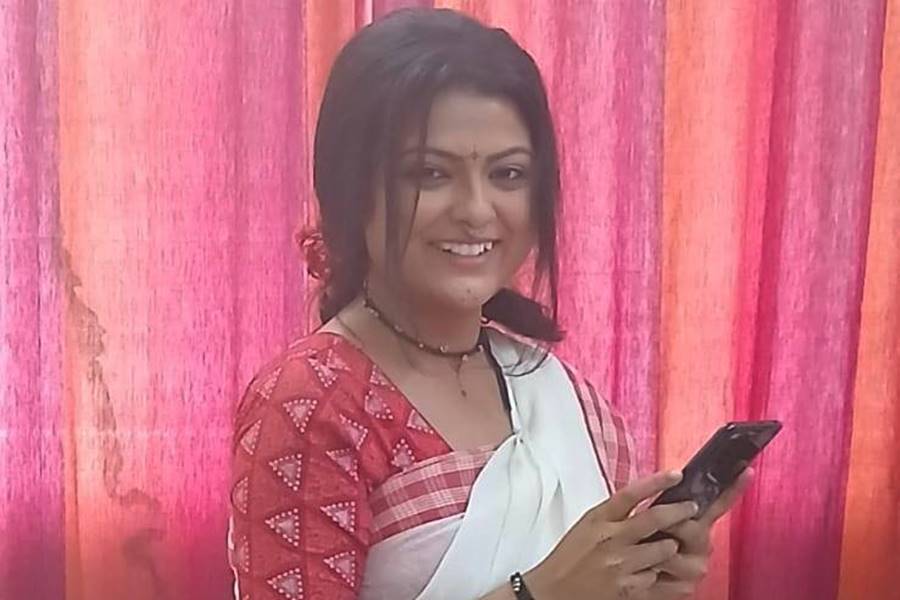 মনীষার মুখে মৌসুমী চট্টোপাধ্যায়ের আদল?