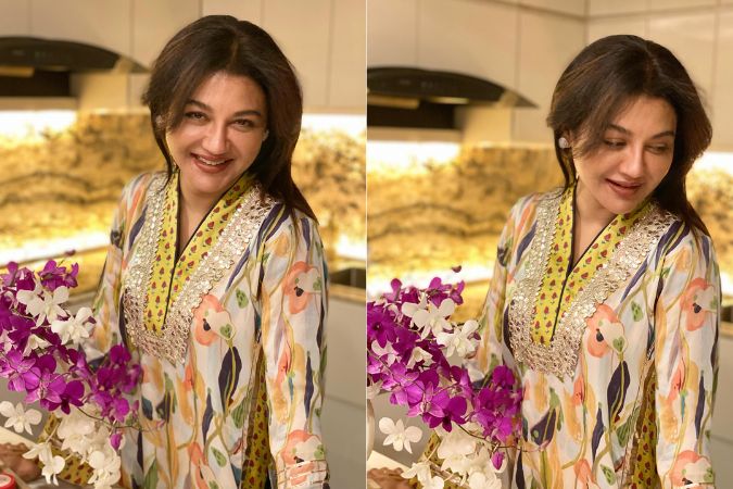 যোগের সঙ্গেই কিন্তু রয়েছে এর যোগসূত্র! যোগাসনের প্রতি জয়ার ভালবাসার কথা কে না জানেন? যতই ব্যস্ততা থাকুক, রোজ সকালে উঠে যোগাসনে মন দিতে ভোলেন না তিনি। যোগেই হবে মন এবং শরীর- দু’য়ের ‘যোগ’ আসান!  