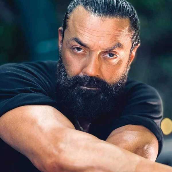 বলিপাড়া সূত্রে খবর, দেবেন্দ্রের কন্যা তানিয়ার সঙ্গে গাঁটছড়া বাঁধেন ববি দেওল। সেই সূত্রে ববির শ্যালক হন বিক্রম।