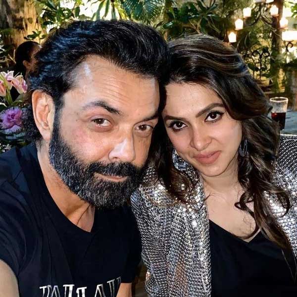 বলিপাড়া সূত্রে খবর, দেবেন্দ্রের মৃত্যুর পর ৩০০ কোটি টাকার সম্পত্তি পান তানিয়া। সেই সংস্থারই উচ্চপদে কাজ করেন বিক্রম।