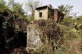 এই জায়গাটি বর্তমানে তকমা পেয়েছে ভূতুড়ে গ্রামের। পরিত্যক্ত বাড়ি-ঘর, জঙ্গলে ঢাকা পরিবেশ গা ছমছমে পরিবেশের সৃষ্টি করে। যা মানুষের কৌতূহলের বিষয় হয়ে উঠেছে।