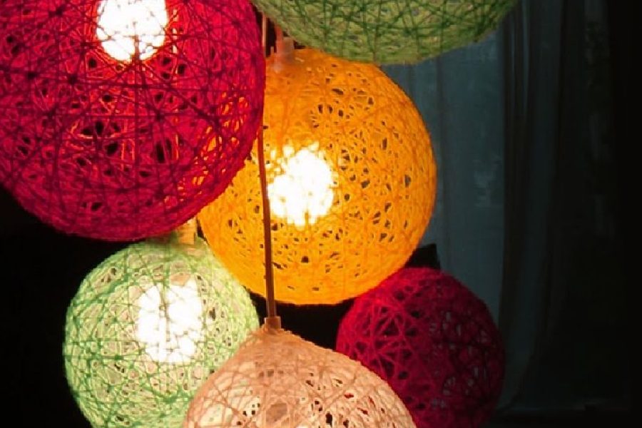 উল দিয়ে তৈরি বাতিতেই বদলে যাবে অন্দরের ভোল। 