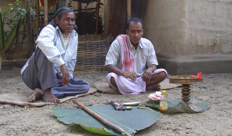 বর্তমান সভ্য যুগেও এখানকার মানুষ অন্ধবিশ্বাস ও কুসংস্কারের দুনিয়ায় বাস করেন। দেশ বিদেশ থেকে বহু মানুষ তন্ত্রসাধনা দেখতে ও শিখতে এই গ্রামে পাড়ি দেন। 