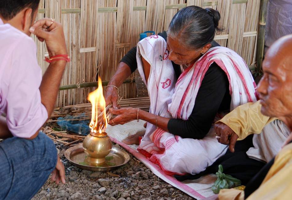 মায়ং গ্রামের বাসিন্দারা যুগের পর যুগ ধরে তন্ত্র-মন্ত্র, কালো জাদু, ঝাড়ফুঁক নিয়েই বেঁচে আছেন এবং এটিই তাঁদের জীবিকা হিসাবে মান্যতা পেয়েছে। 
