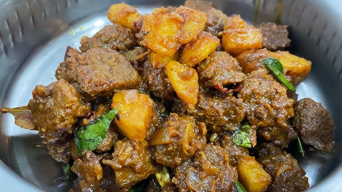 তাই খুব স্বাভাবিক ভাবেই যে প্রশ্নটা মাথায় আসে, তা হল– মাংস কী ভাবে পুজোর ভোগ হয়ে উঠতে পারে। 
