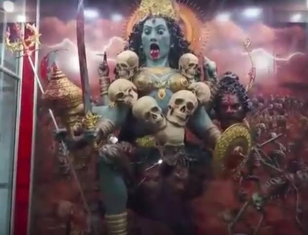 দেবী সদা ক্রোধান্বিতা, রণরঙ্গিনী, করালবদনা। স্থানীয়রা বিশ্বাস করেন, দেবী সব রকম বিপদ থেকে সর্বদা তাঁদের রক্ষা করবেন। 