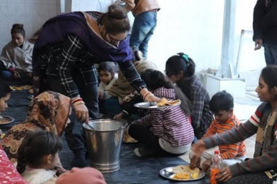 দেবীর উপাসনা করা হয় ষোড়শোপচার ভোগ উৎসর্গ-সহ নানা আচারের মাধ্যমে। রোজ সকালে এবং সন্ধ্যায় নিত্যপুজো দেওয়া হয় মাকে। 