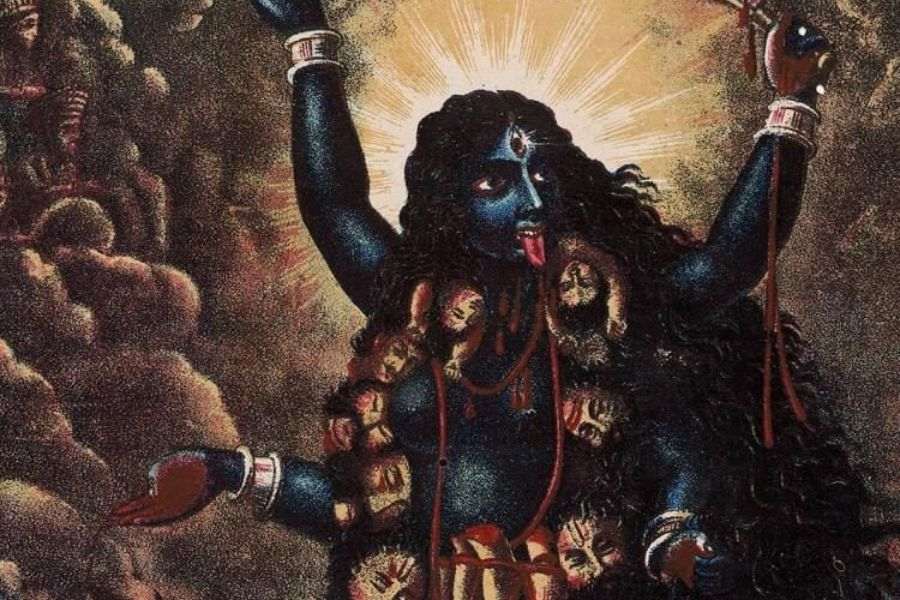 ১৫ অক্ষরী মন্ত্র - ওম হৃীং শ্রীং ক্লীং আদ্যা কালিকা পরমং ঈশ্বরী স্বাহা। প্রচলিত বিশ্বাস অনুযায়ী এই মন্ত্র জপ করলে ব্যক্তির আধ্যাত্মিক শক্তি দ্রুতহারে বৃদ্ধি পায়।