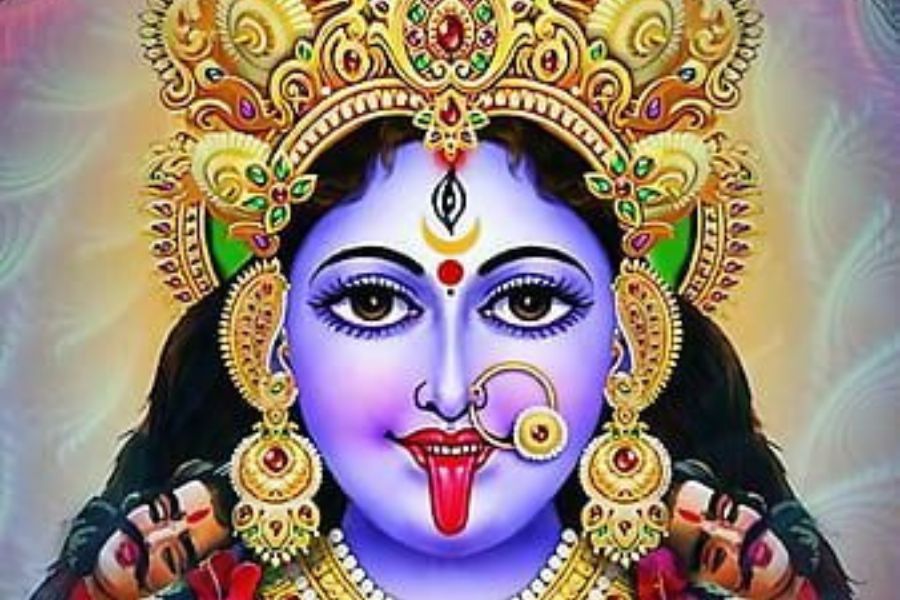 প্রার্থনা মন্ত্র - ওম কালী কালী মহাকালী কালীকে পাপহারিণী, ধর্মার্থমোক্ষদে দেবী নারায়ণী নমোস্তুতে। এই মন্ত্র ব্যক্তিকে অজ্ঞানতা ও মৃত্যুভয় থেকে মুক্তি দেয়।