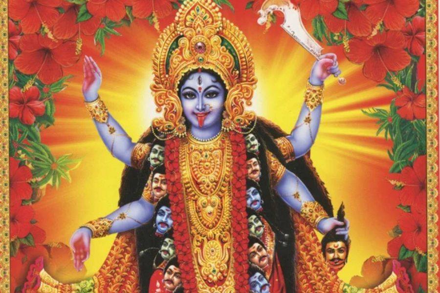 তবে মনে রাখতে হবে, সকল ধরনের মন্ত্র জপ সকলের জন্য কিন্তু একেবারেই মঙ্গলজনক নয়। মহাকালীর অভূতপূর্ব তেজ ধারণ করা সকলের সাধ্য নয়। 