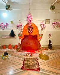 কথিত, সেই সাধক বৈশাখ মাসে এই মন্দির স্থাপন করেছিলেন এবং তিনিই শুধু মাত্র মঙ্গলবার এবং শনিবার দেবীকে পুজো করার প্রথা শুরু করেন। 