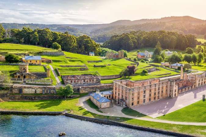 এই ভাবেই জন্ম নিয়েছে পৃথিবীর নানা ‘হন্টেড’ জায়গা এবং সেগুলির গল্প। তার প্রত্যেকটার সঙ্গেই জুড়ে রয়েছে কোনও না কোনও অন্ধকার ইতিহাস। ঠিক এমনই একটি জায়গা হল অস্ট্রেলিয়ার পোর্ট আর্থার। ভূত চতুর্দশীর আগে সেই গল্পটা একটু জেনে নেওয়া যাক।