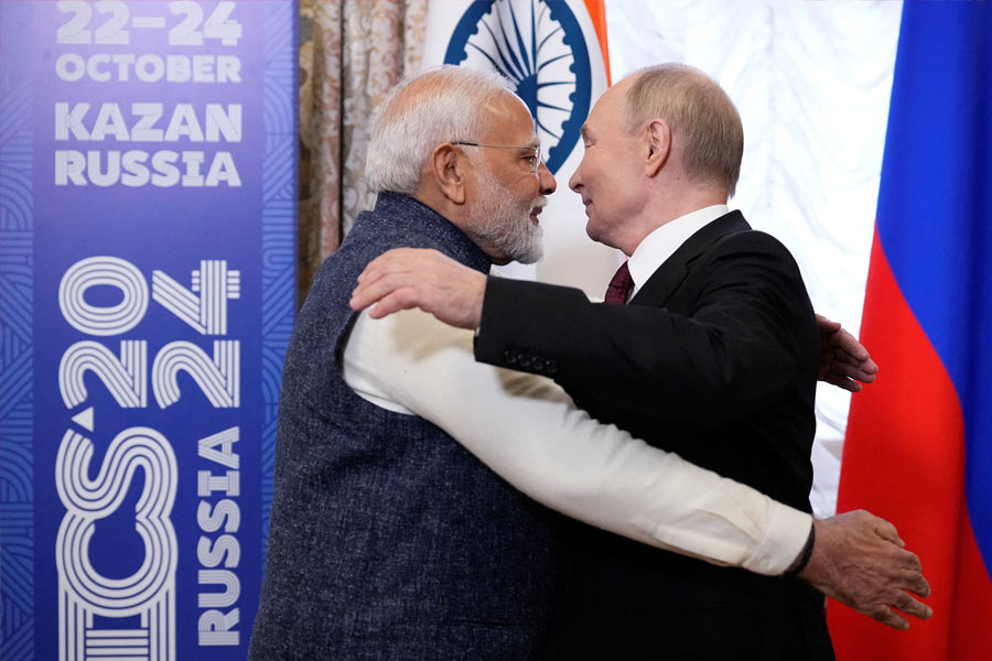 Russian President Vladimir Putin meets with PM Narendra Modi in Kazan BRICS Summit dgtl