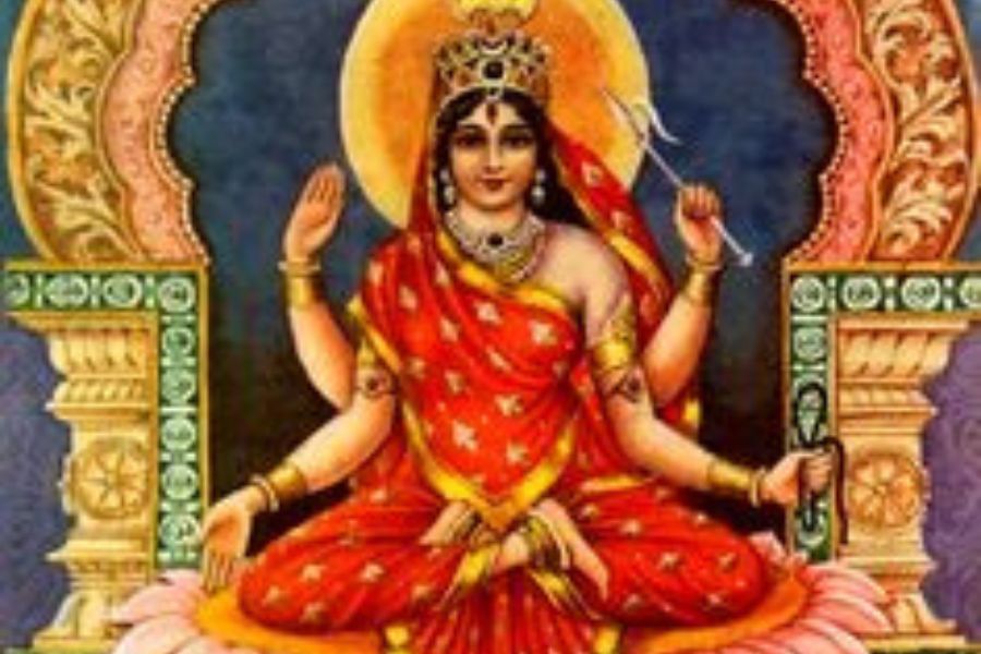 ভুবনেশ্বরী: সমস্ত জগতের রানী। তিনি মহাবিশ্বের সকল শক্তিকে নিজের মধ্যে ধারণ করেন।