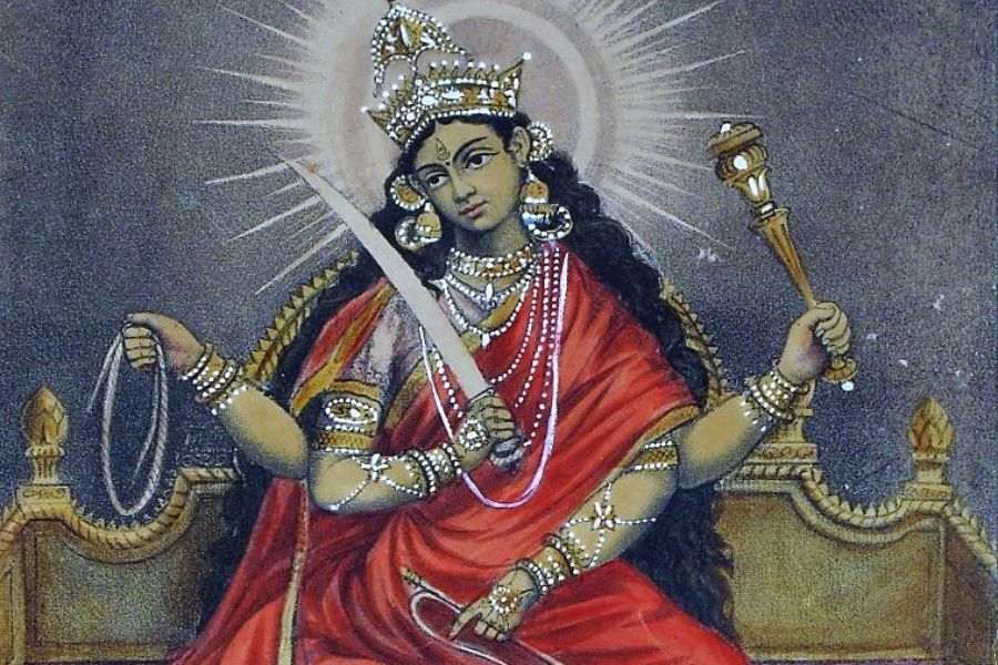 মাতঙ্গী: তিনি  সিদ্ধির দেবী। তিনি মহাবিশ্বের সকল সিদ্ধি ও সাধনাকে প্রতিনিধিত্ব করেন।