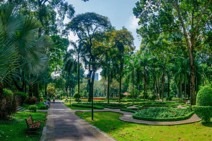  কেন প্রাণ হারাতে হয়, তা নিয়ে এত দিন বাদেও স্পষ্ট ধারণা নেই কারও। অনেকেই মনে করেন, ডাকাতিই ছিল প্রধান কারণ। তবে কারণ যাই হোক, শেষ পর্যন্ত সেই যুবক আর পৌঁছতে পারেননি গন্তব্যে।