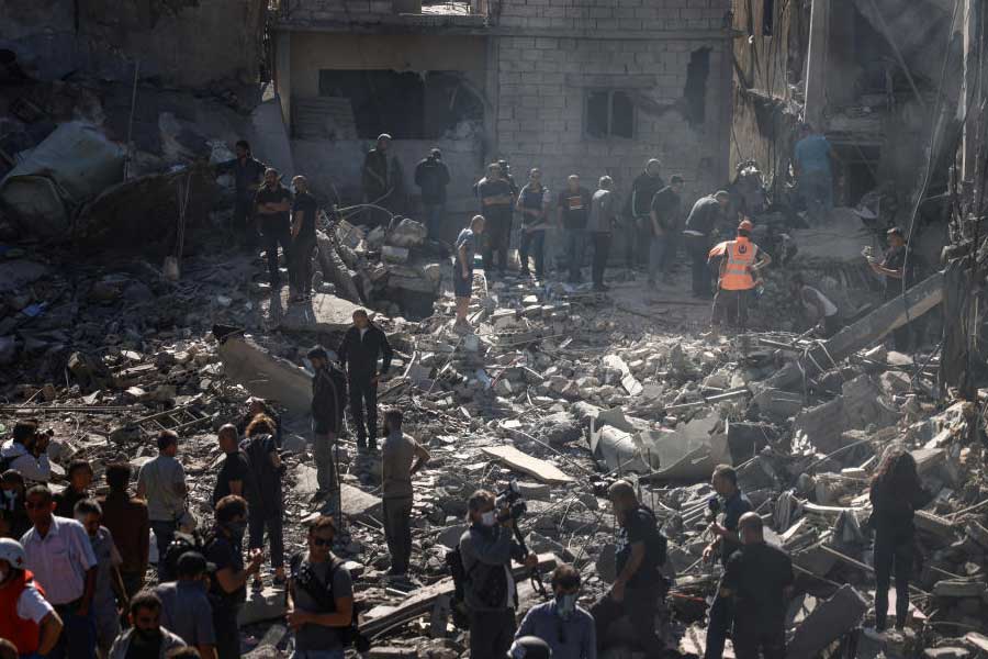 Israel claims it found 500 million dollar of gold and cash in secret hezbollah bunker