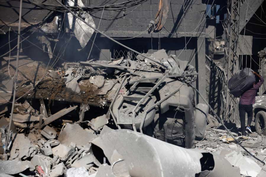 Israel claims it found 500 million dollar of gold and cash in secret hezbollah bunker