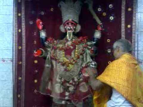 সাধারণত সকাল ৯টা থেকে রাত ৮:৩০ পর্যন্ত মন্দির খোলা থাকে ভক্তদের জন্য। কোনও প্রবেশমূল্য নেই। তবে দর্শনের আদর্শ সময় সকাল ৯টা থেকে দুপুর ১২টা এবং বিকেল ৫টা থেকে রাত ৮:৩০ পর্যন্ত। ছবি তোলা কঠোর ভাবে নিষিদ্ধ এখানে। নিকটবর্তী বিমানবন্দর হল নেতাজি সুভাষচন্দ্র বসু আন্তর্জাতিক বিমানবন্দর