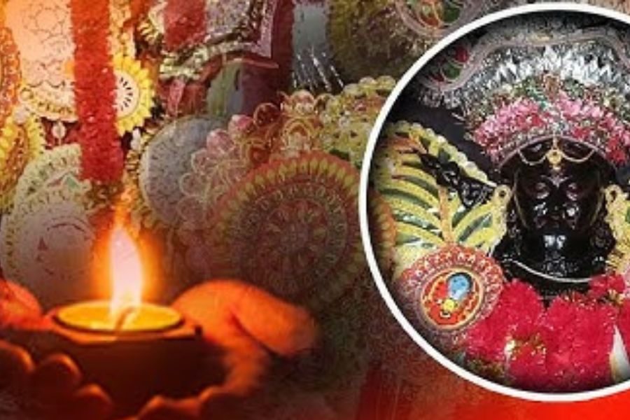 এই মন্দির তিরোলের জমিদার বাড়িতে প্রতিষ্ঠিত। মায়ের প্রতিষ্ঠিত বালা রোগীদের হাতে পরিয়ে দেওয়া হয়। তার পর কিছু নিয়ম মানতে বলা হয়। 