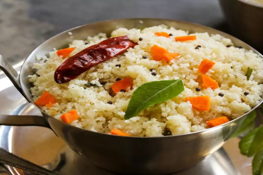 সুজির ১০০ গ্রামে ৩৫০ থেকে ৩৬০ ক্যালরি, ৭২ গ্রাম কার্বোহাইড্রেট, ১২ গ্রাম প্রোটিন এবং এক গ্রাম ফ্যাট থাকে। আয়রন, ম্যাগনেসিয়াম, ফাইবার-এর পাশাপাশি থায়ামিন ও নিয়াসিন-এর মতো ভিটামিন বি-ও রয়েছে এতে।