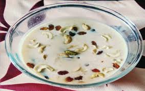 পায়েস-   বাঙালির সব খাবারের শেষে পায়েস বা মিষ্টি খাবার চাই-ই চাই। তাই মা কালীকে নিবেদনের সময়েও শেষপাতে পায়েস বা ক্ষীর কিংবা মিষ্টি জাতীয় অন্য কোনও খাবার দেওয়াটা রীতি।