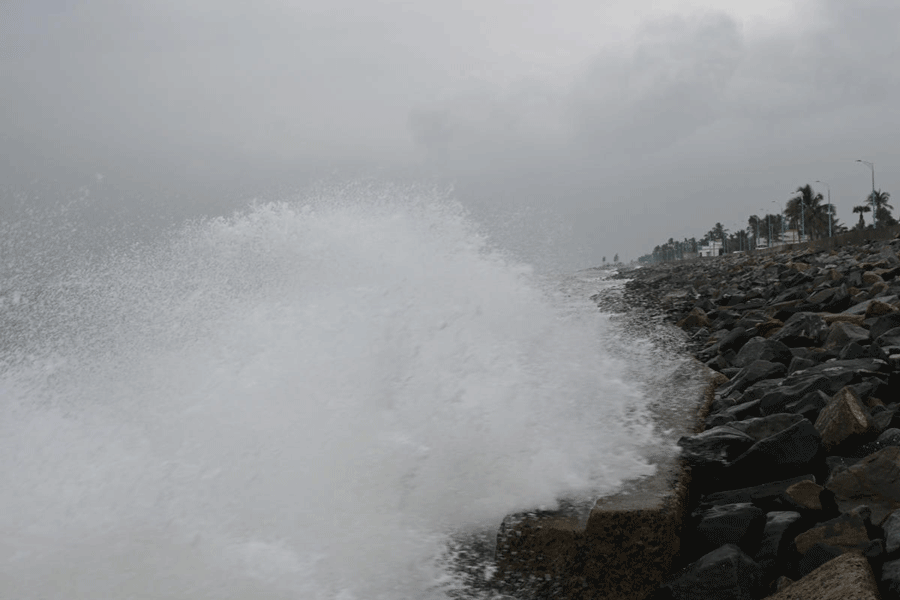 Dana becomes severe cyclone on midnight, running towrads coastal area dgtl