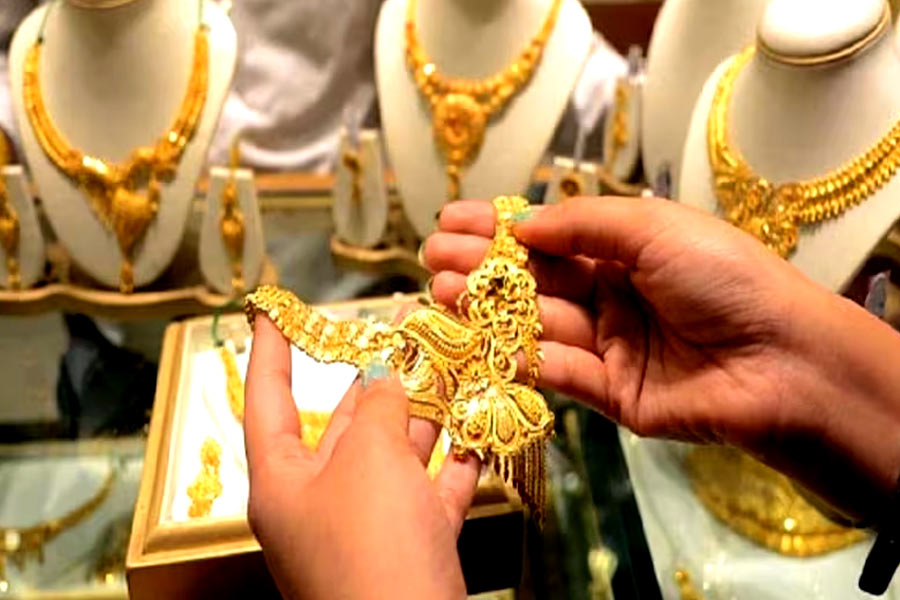 Gold price surge more than thrice in last 10 years when will it reach Rs 2 lakh 