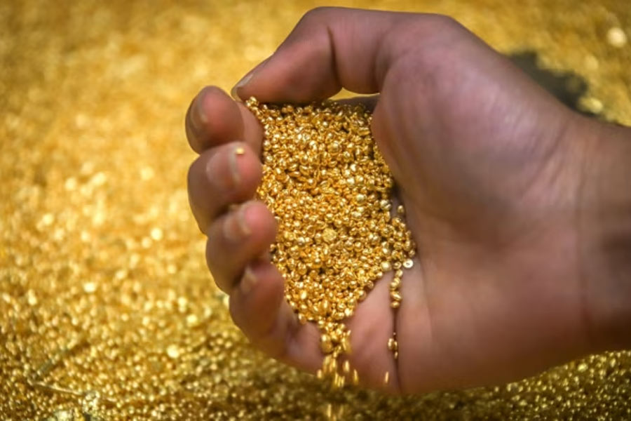 Gold price surge more than thrice in last 10 years when will it reach Rs 2 lakh 