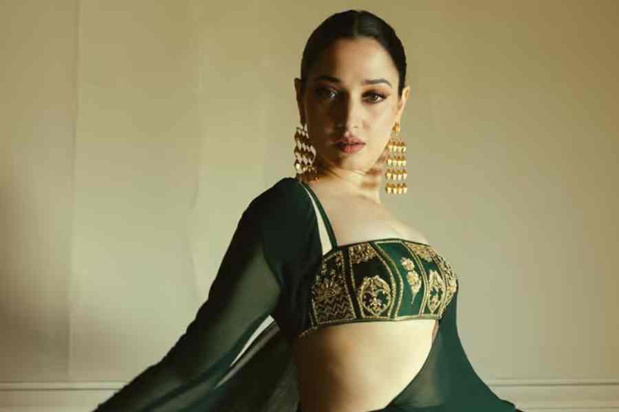 এমব্রয়ডারি ব্লাউজ়।