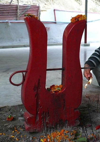 এই মন্দিরে পাঁঠাবলির চল আছে। প্রতি বছর বহু পাঁঠাবলি হয় মন্দিরে। বিভিন্ন প্রান্ত থেকে মানুষ মানত করেন দেবীর কাছে। তাঁদের বিশ্বাস, মা সেবকেশ্বরী সবার কথা শোনেন।  