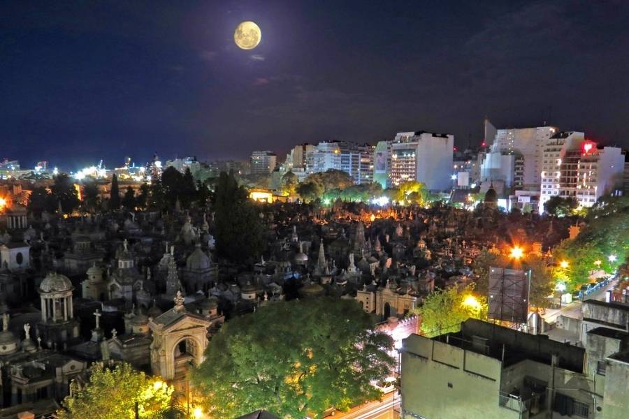 নির্দিষ্ট দিনে সেই ব্যক্তি ফিরে আসেন। কিন্তু মহিলাকে আর দেখতে পাননি। হন্যে হয়ে খোঁজার পরেও যখন তাঁর দেখা মিলল না, তখন স্থানীয়দের কাছে সেই মহিলা সম্পর্কে জিজ্ঞাসা শুরু করেন। 