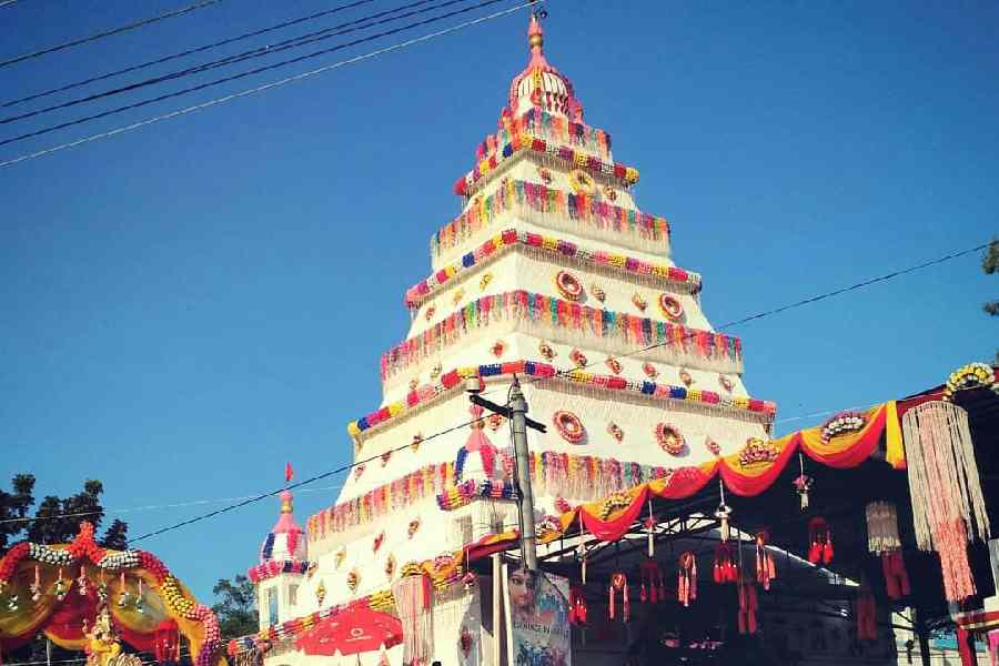 বোল্লা কালীর পূজার ইতিহাস প্রায় ৪০০ বছরের পুরনো। জনশ্রুতি অনুযায়ী, একজন স্থানীয় মহিলা স্বপ্নে দেবীর দর্শন পেয়ে এই স্থানে একটি কালো পাথর খণ্ড খুঁজে পান।