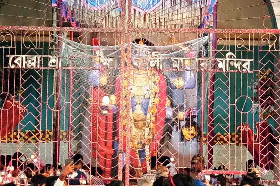 এই পুজোয় ১০ হাজার পাঁঠা বলি দেওয়ার একটা রীতি আছে। এই রীতির বিরুদ্ধে আদালতের দ্বারস্থ হয়েছিল একটি স্বেচ্ছাসেবী সংস্থা। তবে মামলায় হস্তক্ষেপ করেনি আদালত।