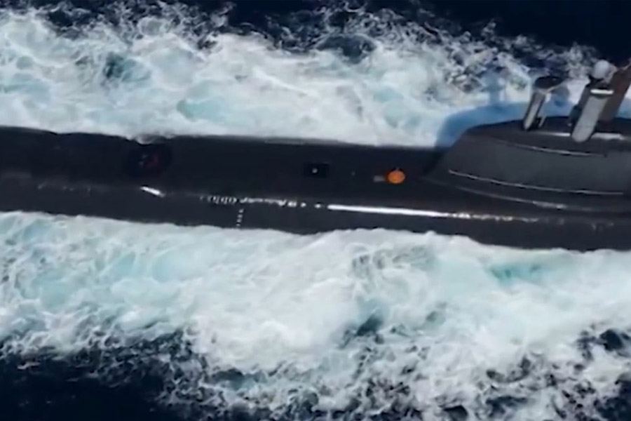 Indian Navy quietly launch forth Nuclear Missile Submarine into water 