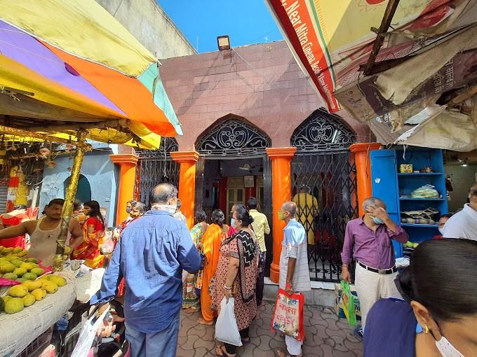 কলকাতার বুকে সে রকমই এক কালী মন্দির হল ‘জয়কালী’ মন্দির। এখানকার কিছু অবাক করা বিষয় মানুষকে আরও বেশি উন্মাদনায় টেনে নিয়ে আসে এখানে। 