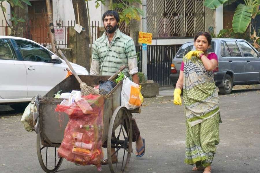 Review of the film The Scavenger of Dreams staring Sudipta Chakraborty directed by Suman Ghosh