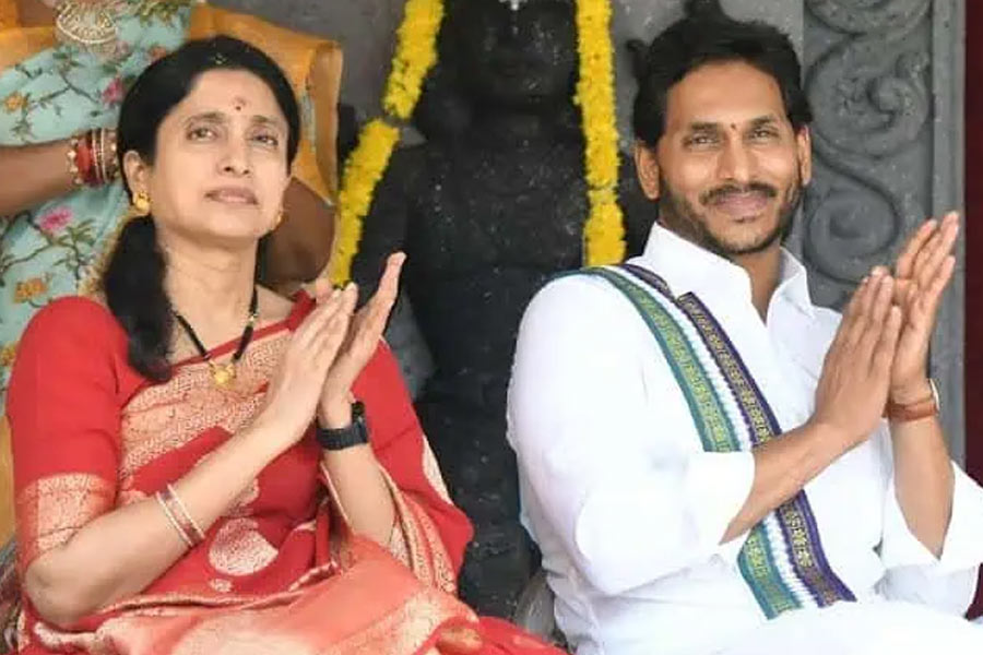 YSRCP leader Jagan Reddy and sister Sharmila fight over wealth worth crores 