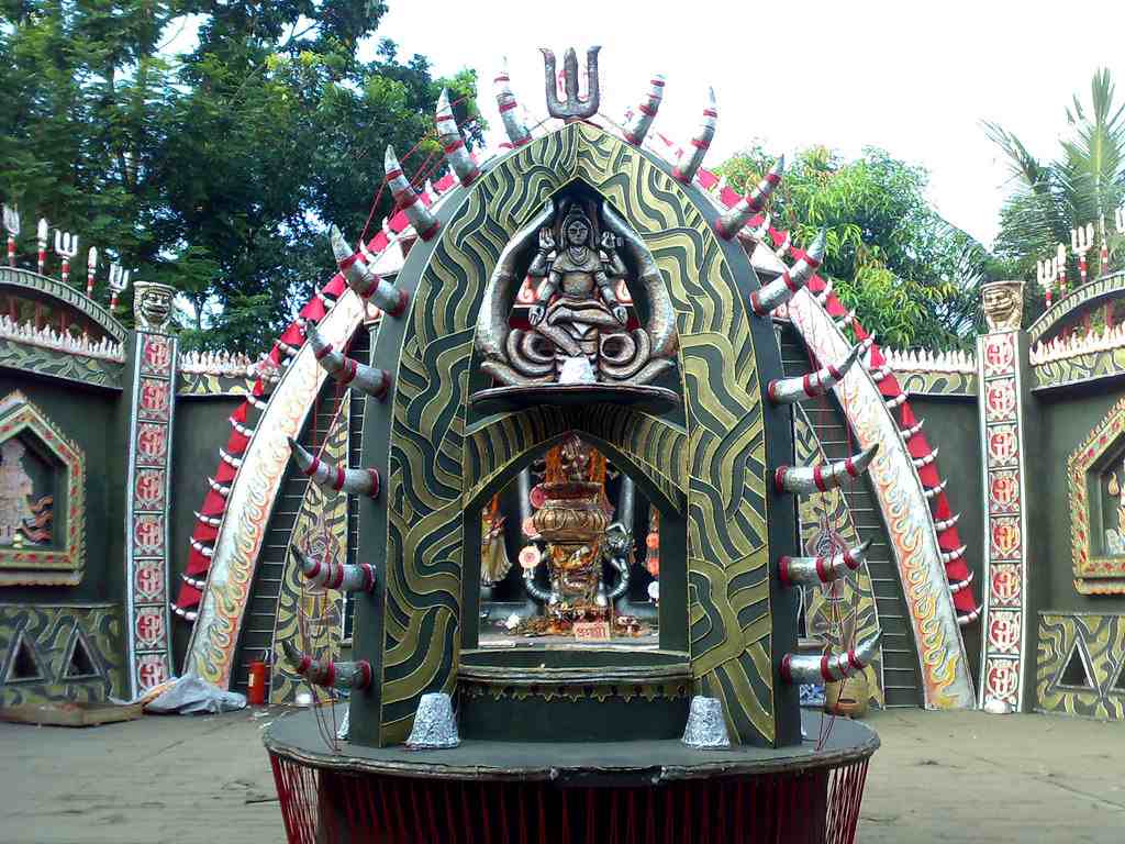 তা হলে কি তারা দুর্গাপুজো বা কালীপুজোয় থিমের প্যান্ডেল করবে না? 