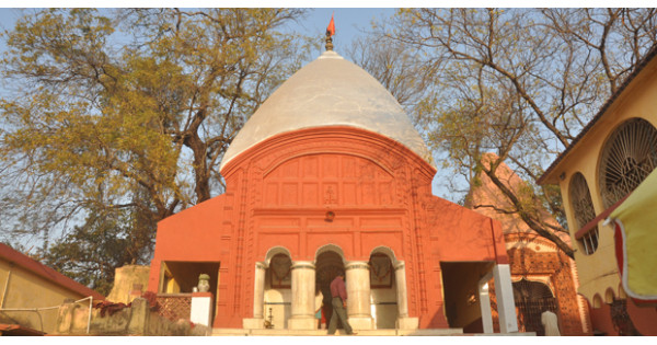 নলহাটির নলহাটেশ্বরী-  পীঠনির্ণয় তন্ত্র মতে, চতুশ্চত্বারিশৎ পীঠ হল বীরভূমের নলহাটি। এখানে সতীর কণ্ঠনালী এসে পড়েছিল। এখানে দেবীর নাম শেফালিকা ও ভৈরব যোগীশ। স্বপ্নাদেশে কামদেব উদ্ধার করেন সতীর কণ্ঠনালী। ব্রাহ্মণী নদীর তীরে ললাট পাহাড়ের নীচে সেই কণ্ঠনালীর উপরেই বেদিতে প্রতিষ্ঠিত হন দেবী নলাটেশ্বরী