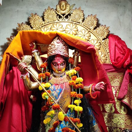 বক্রেশ্বর- সিউড়ি শহর থেকে ২৪ কিমি দূরে রয়েছে এই সতীপীঠ। দেবীর নাম মহিষমর্দিনী। ভৈরব হলেন বক্রনাথ। দেবীর ভ্রুযুগলের মাঝের অংশ এখানে পতিত হয় বলে বিশ্বাস।