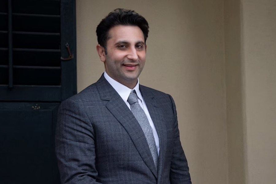 Comparison of net worth between Karan Johar and Adar Poonawalla