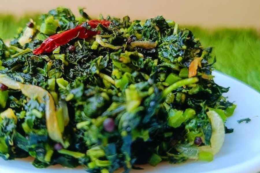 ঘেটু শাক- ক্যান্সার প্রতিরোধ করতে সাহায্য করে এই শাক। 