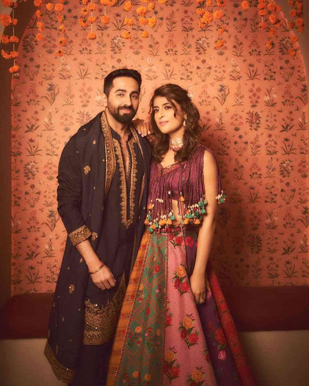 শুক্রবার প্রাক-দীপাবলির পার্টির আয়োজন করেছিলেন আয়ুষ্মান এবং তাহিরা। এ দিন কালো কুর্তা এবং পাজামায় সেজে উঠেছিলেন অভিনেতা। 