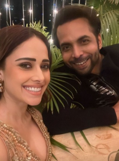 বন্ধু আয়ুষ্মানের পার্টিতে দেখা মিলল অভিষেক বন্দ্যোপাধ্যায়েরও। নুসরতের সঙ্গেই একফ্রেমে ধরা দিলেন ‘বঙ্গসন্তান’। 