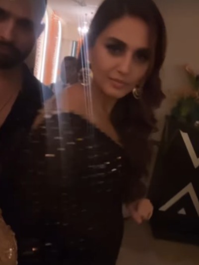 জমকালো শাড়িতে লাইমলাইট কাড়লেন হুমা কুরেশি। গানের তালে অভিনেত্রীর জমজমাট নাচ ফ্রেমবন্দি করলেন নুসরত ভারুচা। 